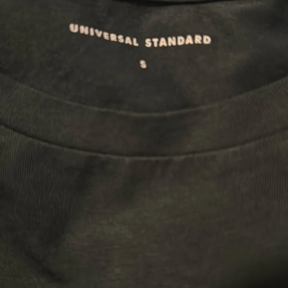 Universal Standard Dark Green Women's Tee 1x - Picture 3 of 5